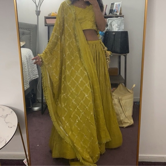 Yellow Lehenga Choli Indian Set - Picture 2 of 5
